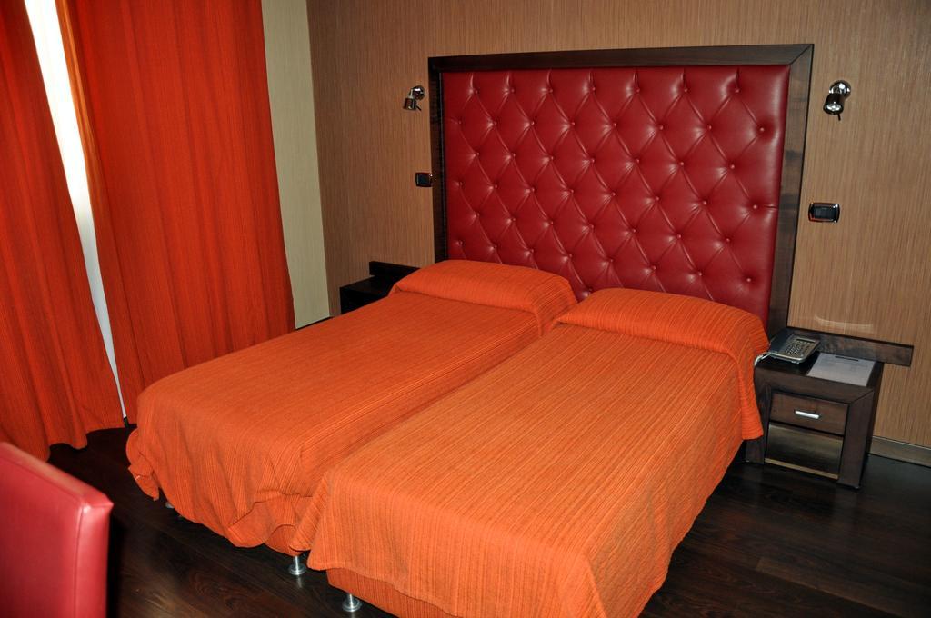 אריאנו אירפינו Hotel Fontana Del Re חדר תמונה