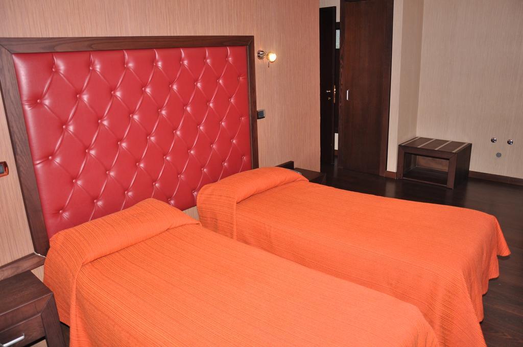 אריאנו אירפינו Hotel Fontana Del Re מראה חיצוני תמונה